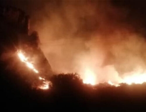 Capaci: vasto incendio alle pendici di Monte Raffo. Incendio anche a Partinico nella zona della Madonna del Ponte.